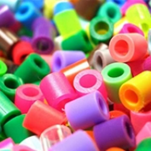 TẠO RA HẠT NHỰA MÀU KHÓ HƠN VẺ NGOÀI CỦA NÓ